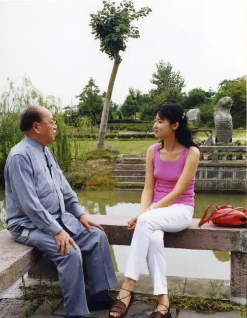 央视主持人桑晨:21岁进央视,工作29年零绯闻,老公身份未公布?