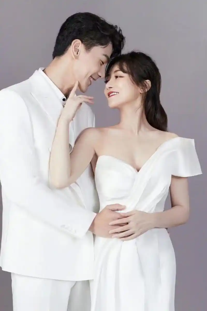 陈紫函和戴向宇,这对相差8岁的姐弟恋看起来稳稳地幸福