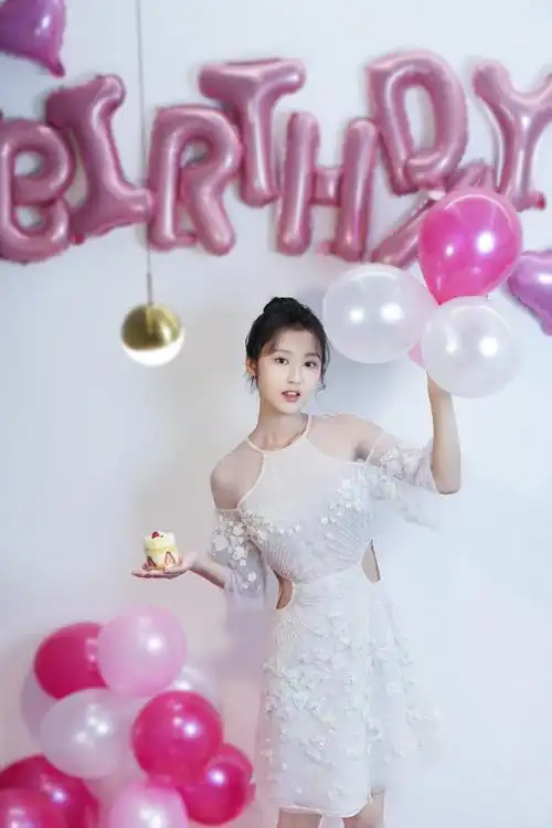 张婉儿生日快乐!明媚如你,可盼可期__财经头条