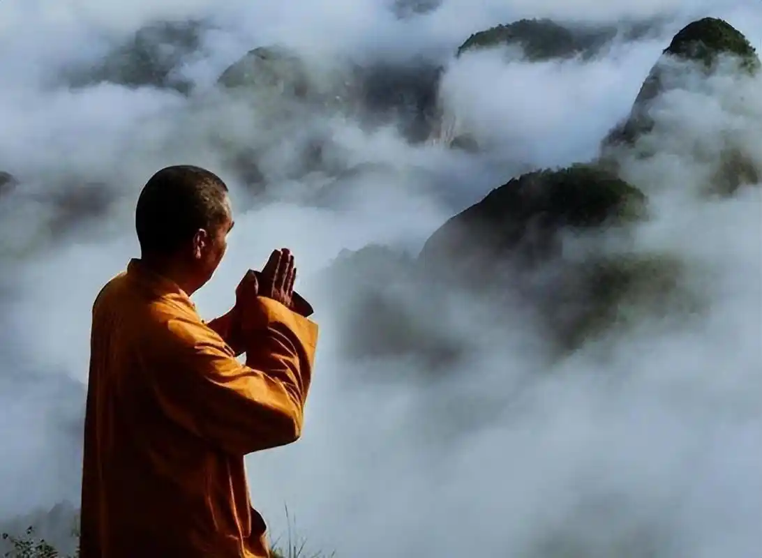 逃亡16年,被捕时同居多名香客,有百万身家可能真的是外来的和尚好念经