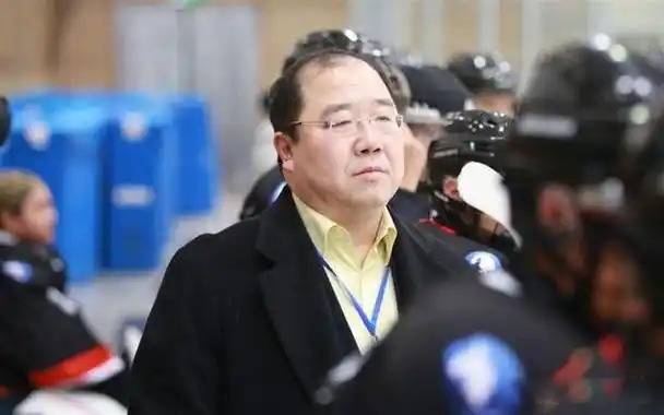 英达终于开口谈巴图父子关系到底如何只有自己知道