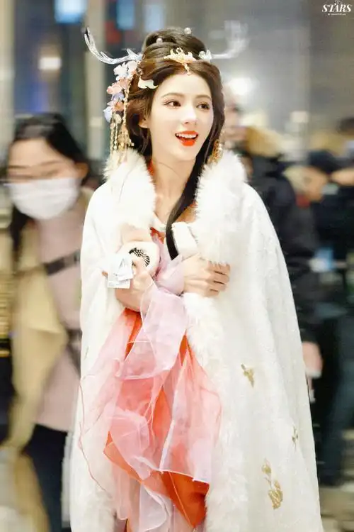 在逃公主77大家闺秀    9499@张予曦    #张予曦红衣龙女