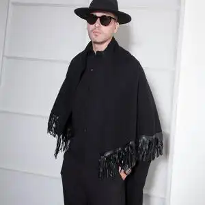 披肩男大方巾披肩男流苏斗篷男无袖披风男秋冬短款欧美嘻哈毛衫