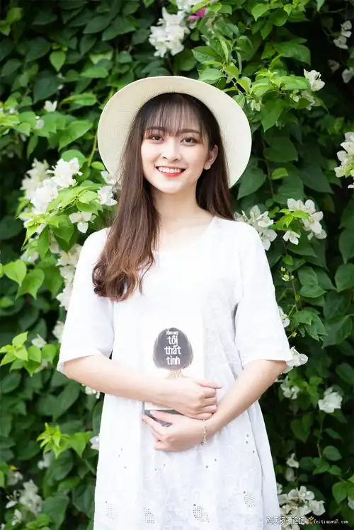 校园日常美女人像拍摄raw原片9p-摄影raw原图素材-飞天资源论坛