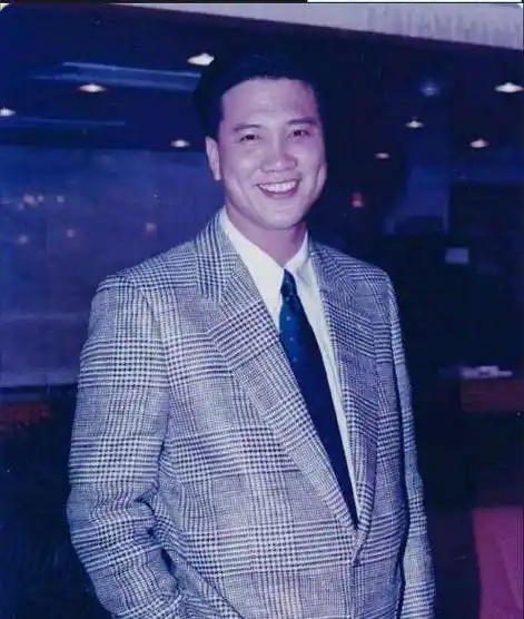 万梓良:一个可以跟周润发平分秋色的明星,一出场就是"大哥"_周星驰