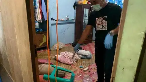 夫妻吵架丈夫说要自杀,妻子以为开玩笑,结果他真的吊死在家里