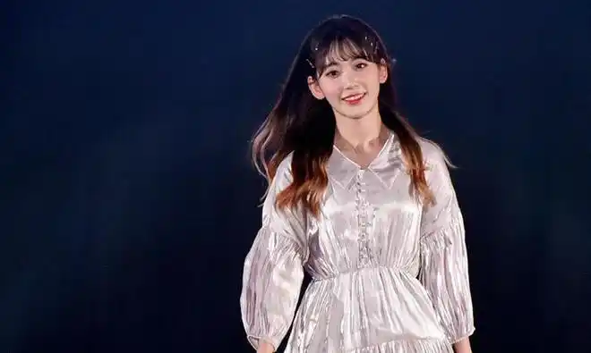 小樱花走秀造型颜值爆发宫胁咲良参加时尚盛典