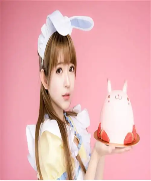 2015年3月,在网络上走红yurisa,1995年4月2日出生