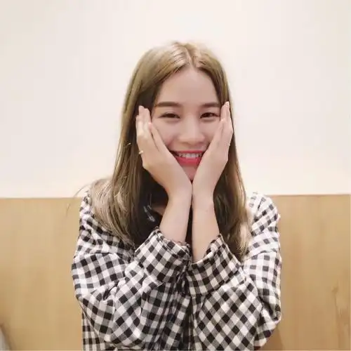 你们漂亮可爱善良美丽大方的店主 24小时 在线