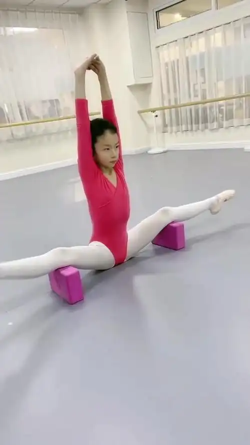 这一字马好漂亮!