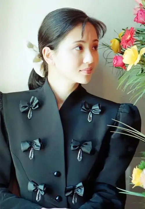 演员陶慧敏55岁生日,参演电影《生机》同日上映,讲述了武汉故事