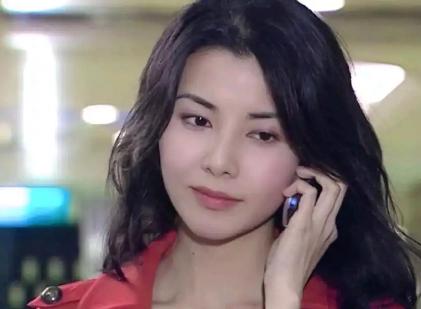 蒙嘉慧法证时期真的美啊!谁能不爱这张脸!