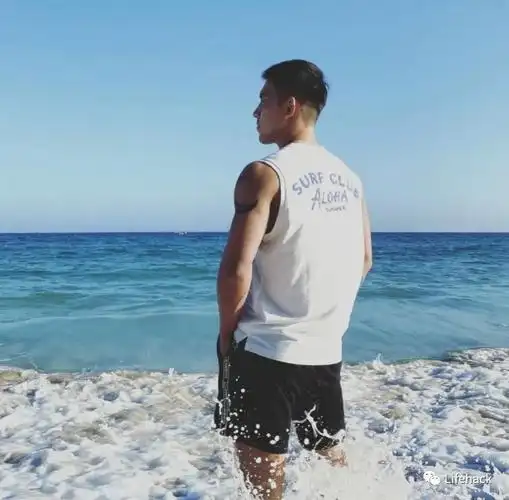 那天他去参加漫展原本只是想凑热闹 没想到却意外走红,火遍健身圈