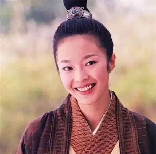 还记得《魔幻手机》里的肖楚楚吗?她如今长这样