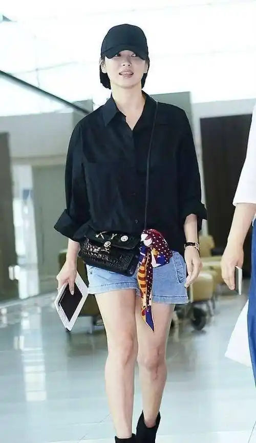 原创宋慧乔剪短发带火了一种新穿法衬衫短裤短靴时髦洋气又减龄