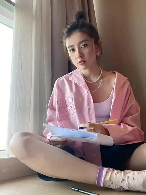 梁洁bm女孩穿搭模板