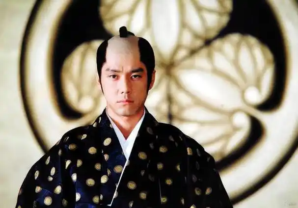 p data-id="gnwpysz093">月代,为传统日本成年男性的 a target="