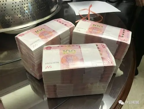 一次拘9个相城法院突袭老赖家中竟藏30万现金近60箱高档酒若干珠宝