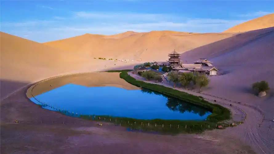 敦煌大漠生态环境改善月牙泉水位上升