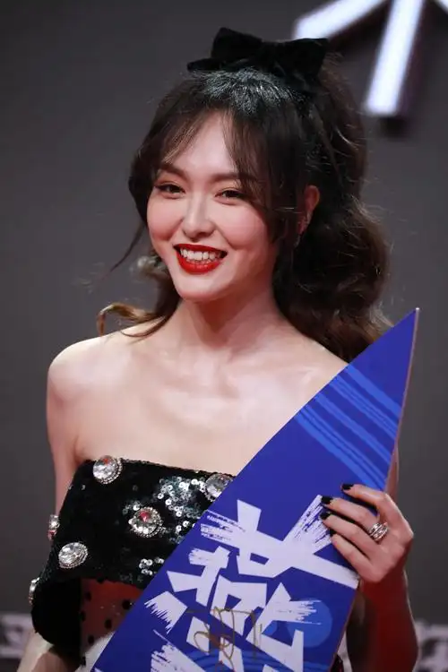 唐嫣产后复出首秀否认双胞胎传闻称已有女儿