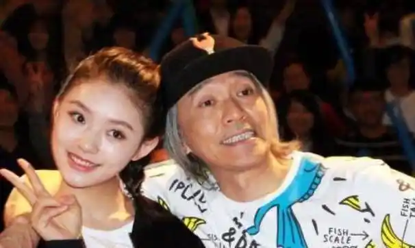 林允卡点为周星驰庆生,不愧是星爷公司发展最好的"星女郎"_黄圣依