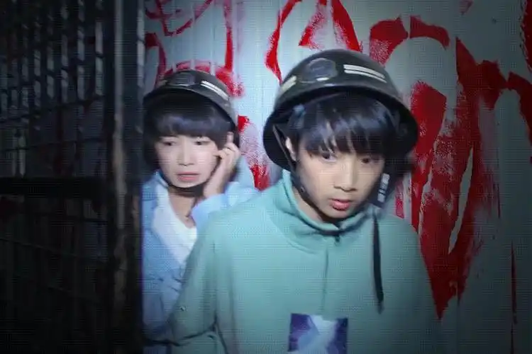 宋亚轩刘耀文时隔三年鬼屋20来啦没人能不磕晕过去呼吸机警告6060