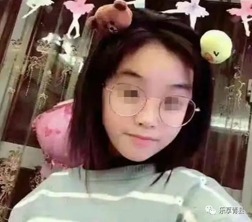 民警和救护车紧急赶往现场,但悲剧已经发生,女孩经抢救无效不幸身亡.