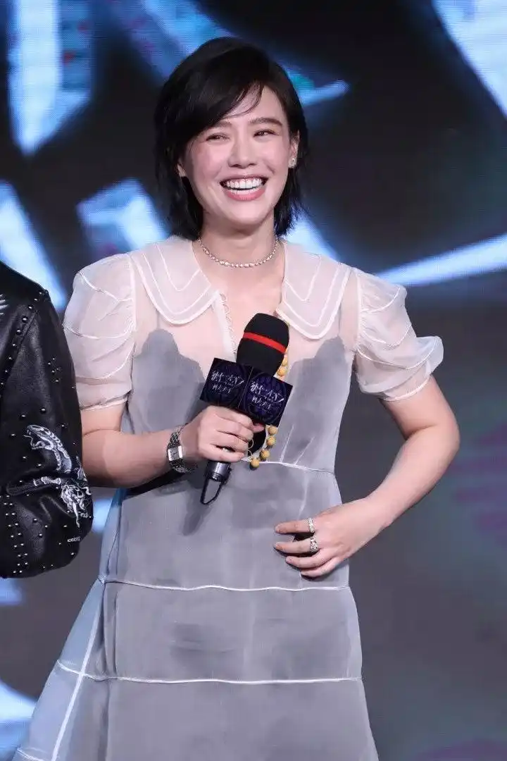 马思纯实际体重120斤还不是脸大惹得祸