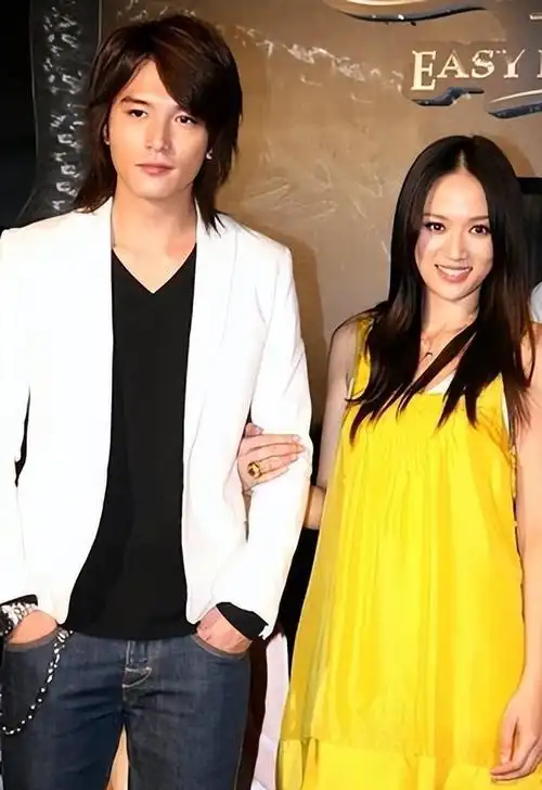 陈乔恩一气之下决定北上打拼,没想到邱泽也紧跟其后,动作真是快.