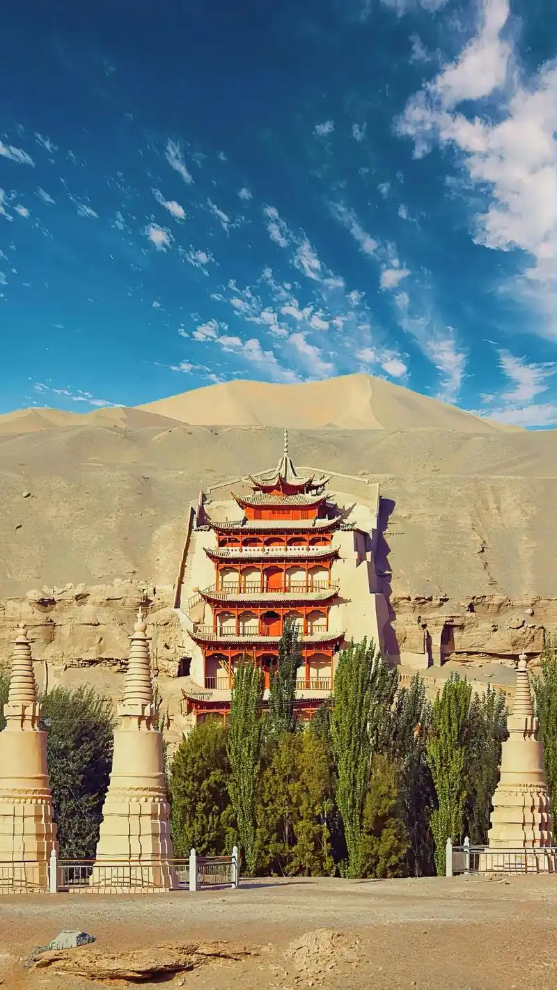 敦煌莫高窟,见到即是幸运!莫高窟石窟,坐落于河