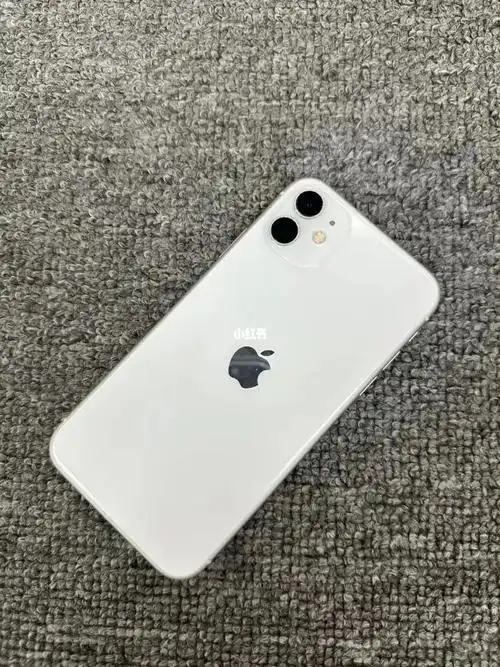 特价苹果11128国行白2080