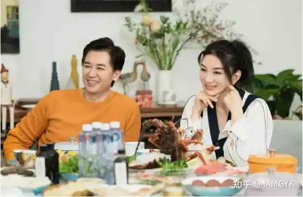 黄奕和崔伟也成了?带女儿与男方看展被拍,三人相处融洽 - 知乎