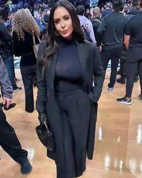 回顾 瓦妮莎体重200斤,把小衫撑到透明,马龙:太"辣"了_科比_身材_傲人