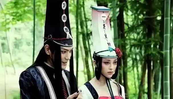 然而,在《西游记》的一段趣味横生的插曲中,孙悟空化身为白无常,将猪