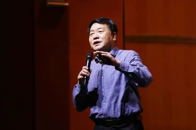 靳学东今日来青解读中国音乐好在哪儿