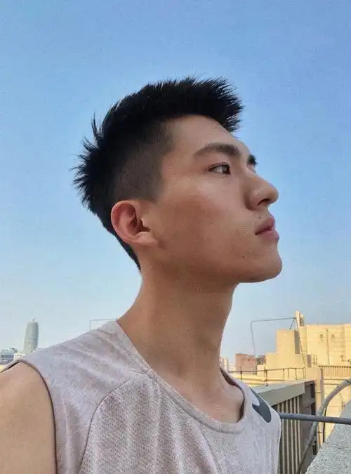 短发,寸头,运动系男生,帅气又有安全感,当男朋友最合适