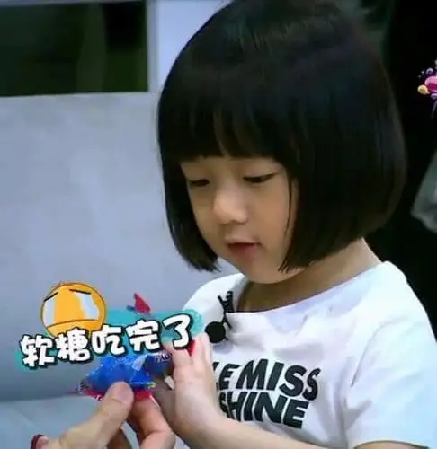 吴欣怡,小名neinei,艺人吴尊女儿,2010年10月出生于文莱.