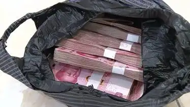 人帅心好五万现金不动心重庆的哥感动山东大妈