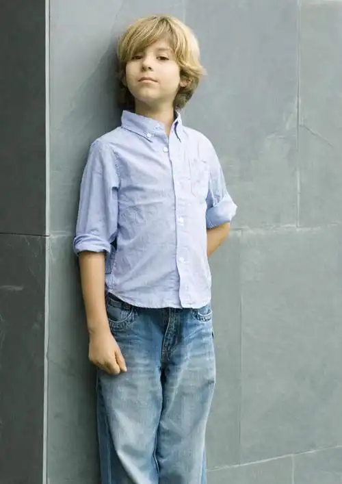 西方人,儿童,一个人,站,竖图,室外,白天,正面,纯洁,欧洲,欧洲人,仅一