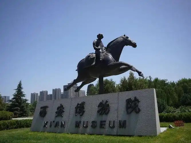 炎热的天气最适合躲进博物馆里^0