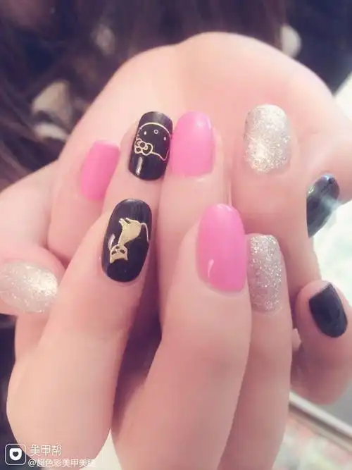 方圆形可爱粉可爱猫咪美甲图片