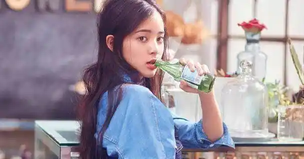 原创辍学混娱乐圈的欧阳娜娜未来能成为一个真正的演员吗