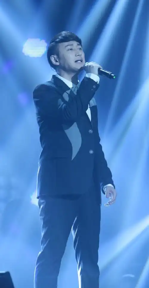 p>邓鼓,1993年2月5日出生于四川省成都市,中国内地流行乐男歌手,音乐