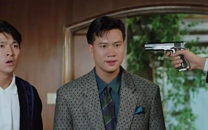 万梓良扮演黑社会气场居然碾压周润发配上一首柯受良的《大哥》!