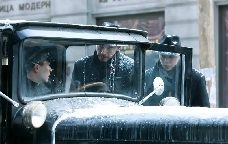 纪焕博参演电影《悬崖之上》 致敬黑暗中的勇士