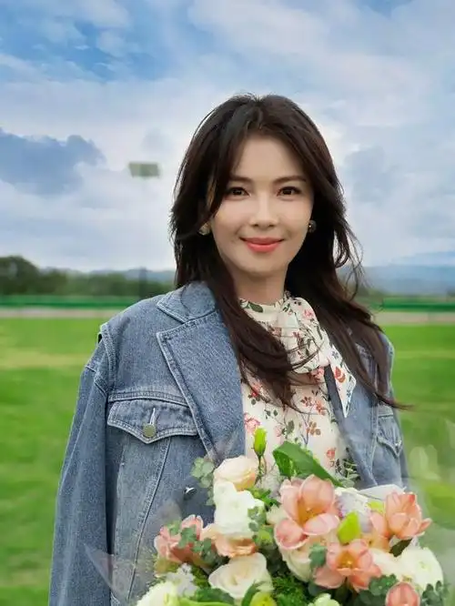 知名艺人刘涛在野外"尽情释放",终于藏不住了!