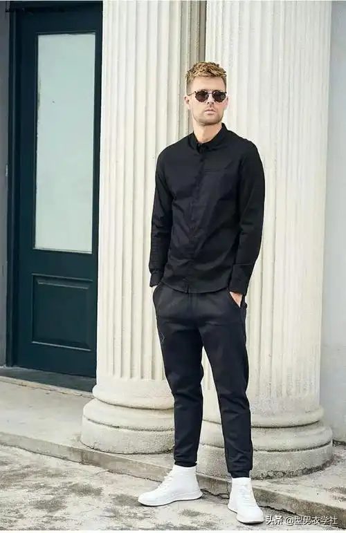 男士黑衬衫配什么裤子好看?_时尚_品阅网