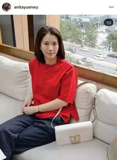 袁咏仪晒美照曾经百万包包换不停现消费降级名包仅5位数