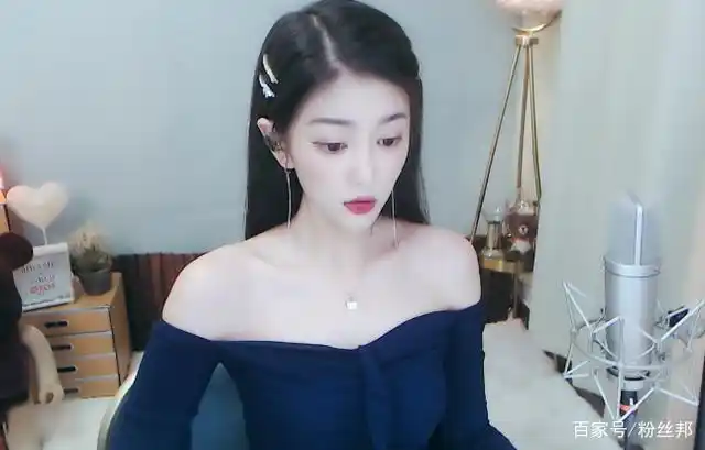 yy女神微凉现学流行舞蹈,气质和颜值决定成败,不会跳也很养眼