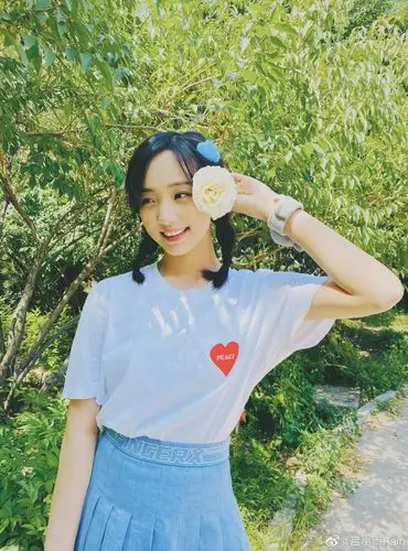 可爱美女演员吕小雨迷人写真美照